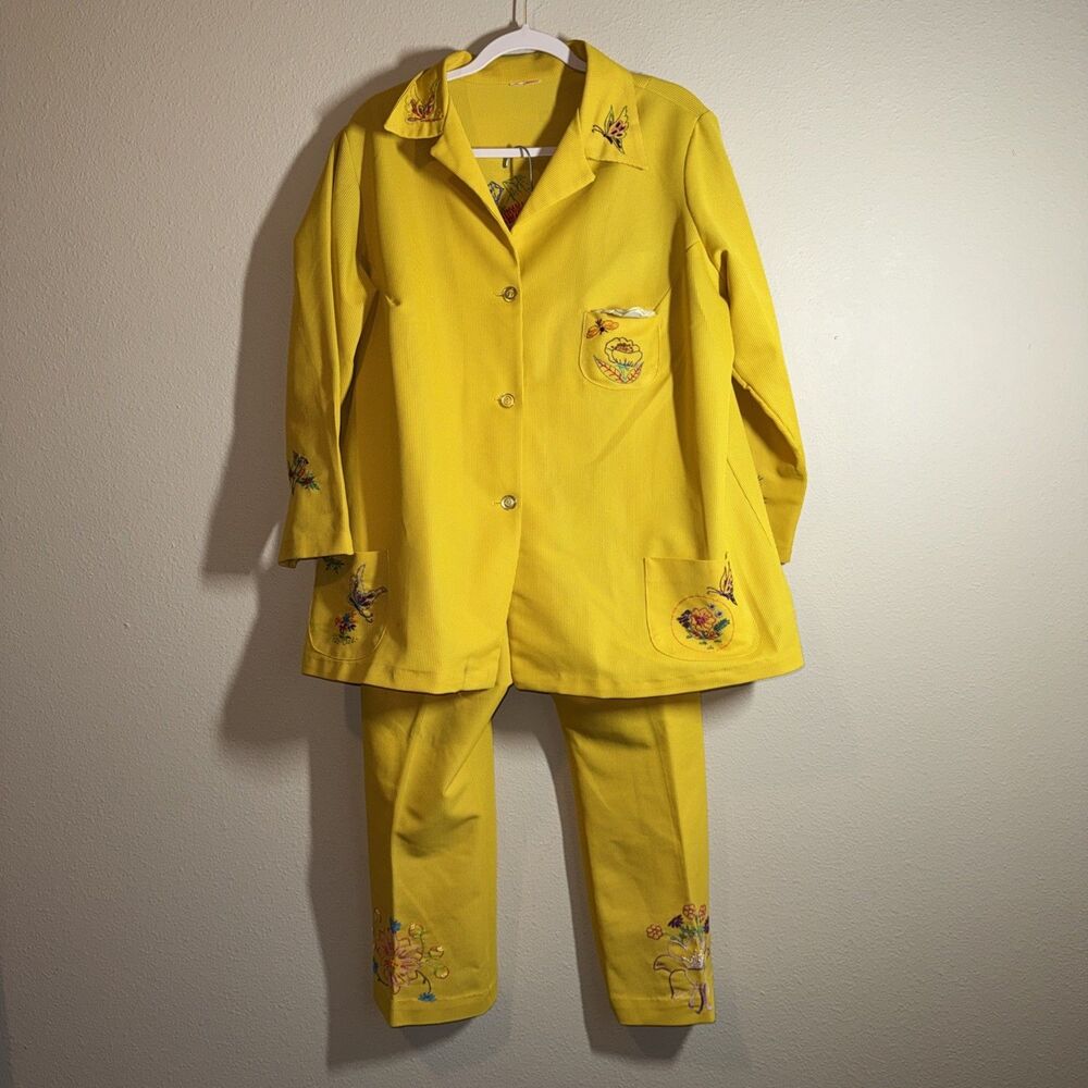 VTG Women’s 2 Piece Suit Set Yellow Floral
